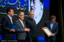 دکتر علی منتظری نشان علمی علامه طباطبایی را دریافت کرد